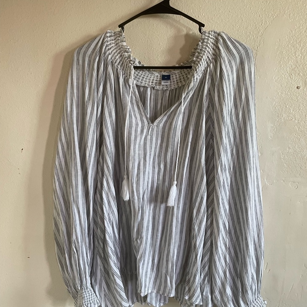 Old Navy women’s blouse xl brand new never worn